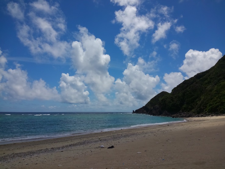 加計呂麻島にある『徳浜』の海と空①