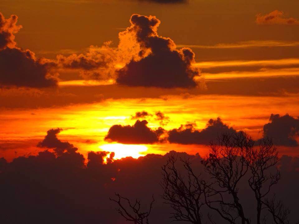 沖永良部島にある沖永良部島エコツアーネットでおすすめの夕焼け空