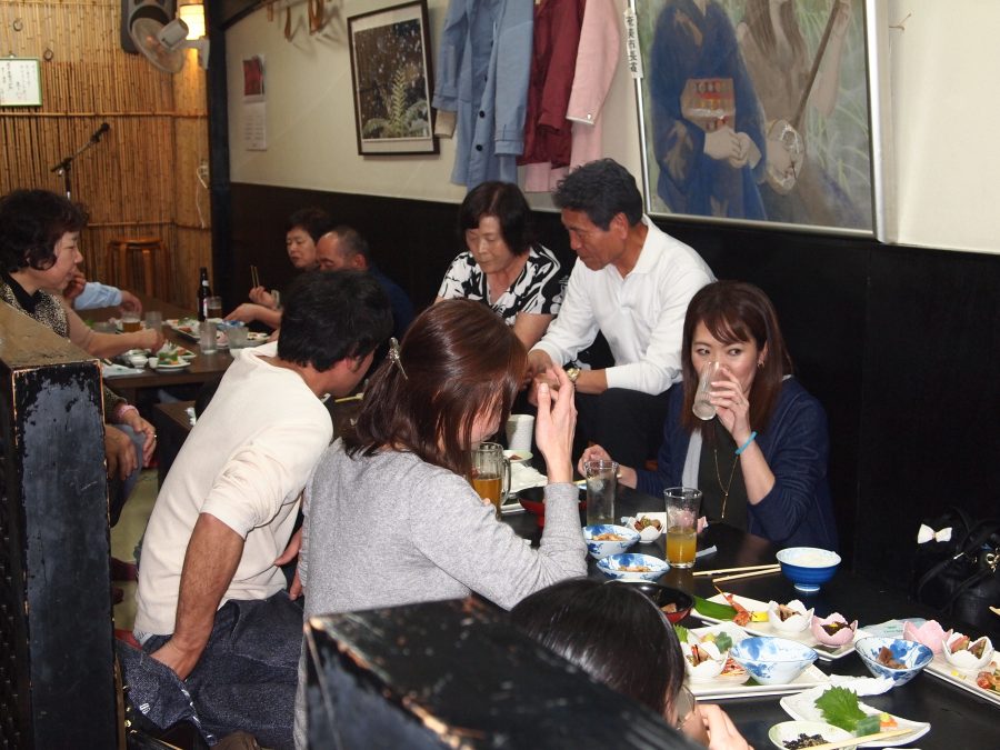 奄美大島,名瀬,観光客の皆さん,お食事中