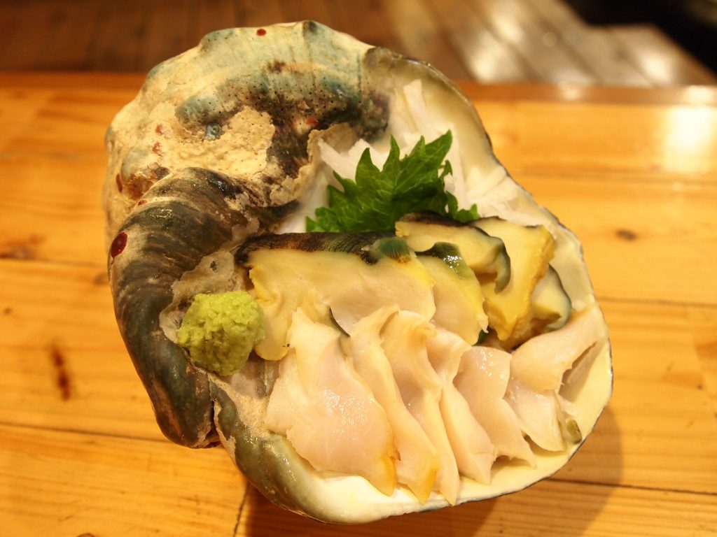 奄美大島,名瀬,むちゃかな,歯ごたえに甘みがウリの夜光貝の刺身