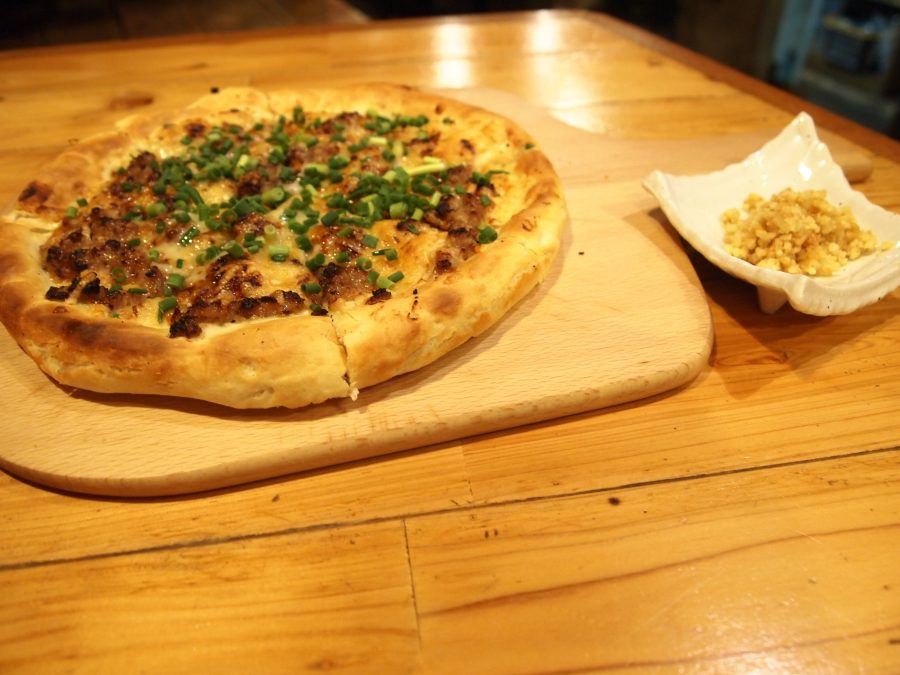 奄美大島,名瀬,むちゃかな,女性に人気の肉味噌ピザ